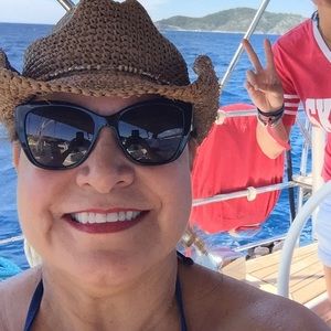 Meet your Posher, Laura